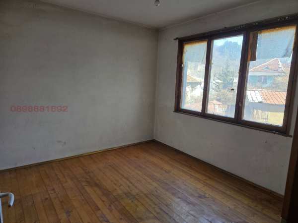 Продава 4-стаен, гр. троян, област ловеч