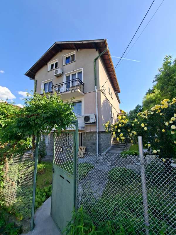 Продава етаж от къща, гр. софия, горна баня