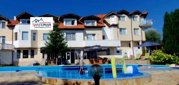 Продава  хотел с. Сатовча, област Благоевград
      711 кв.м