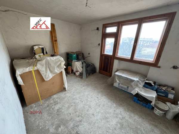 Продава етаж от къща, гр. враца, център