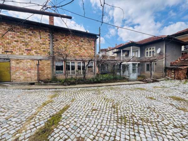 Продава  къща гр. Бяла, област Русе
      360 кв.м