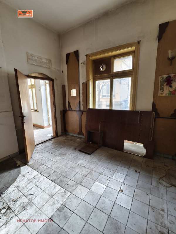 Продава офис, гр. пазарджик, идеален център