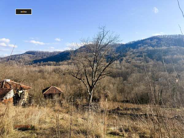 Продава парцел, гр. троян, област ловеч