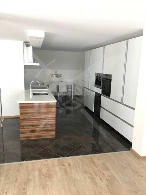 Продава  многостаен гр. Поморие, област Бургас
      280 кв.м