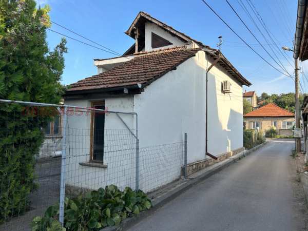 Продава къща, гр. лом, област монтана