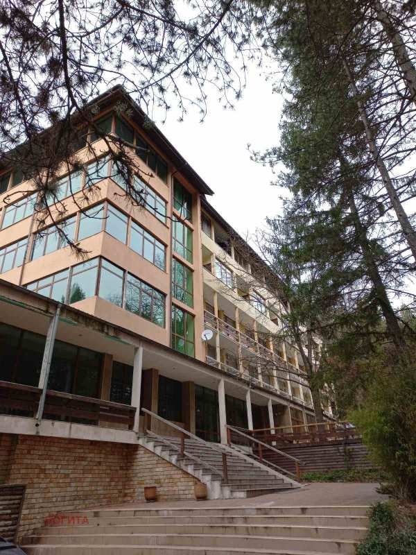 Продава хотел, с. старозагорски бани, област стара загора