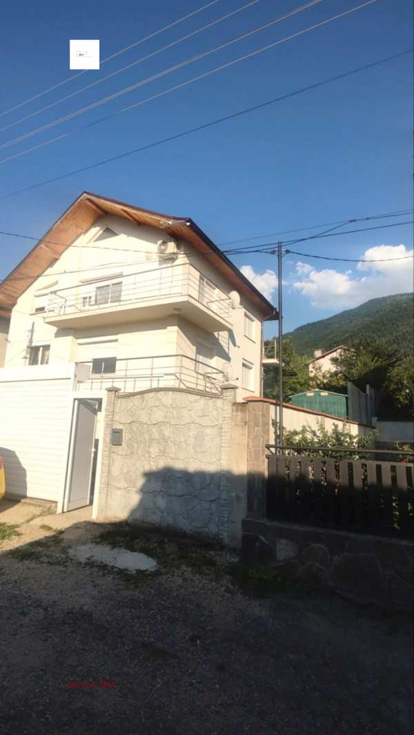 Продава  къща с. Бистрица, област Кюстендил
      50 кв.м