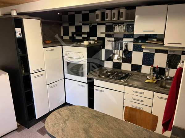 Продава  къща с. Батулия, област София
      130 кв.м