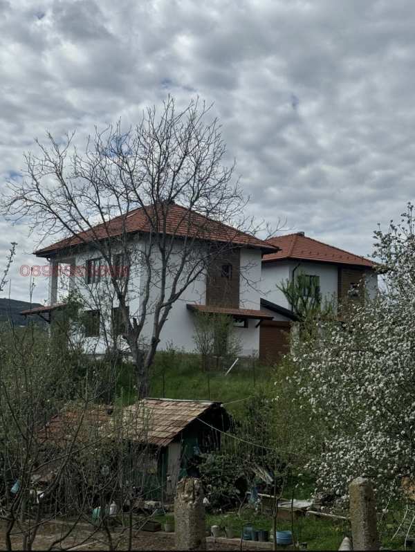 Продава къща, гр. кюстендил, могилата