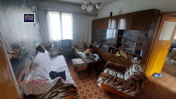 Продава етаж от къща, гр. мездра, област враца