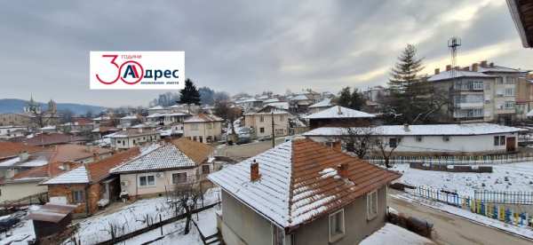 Продава 4-стаен, гр. елена, област велико търново