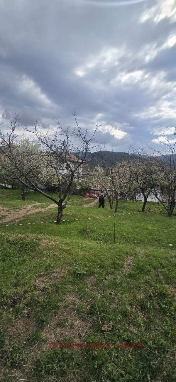 Продава парцел, гр. момин проход, област софия област