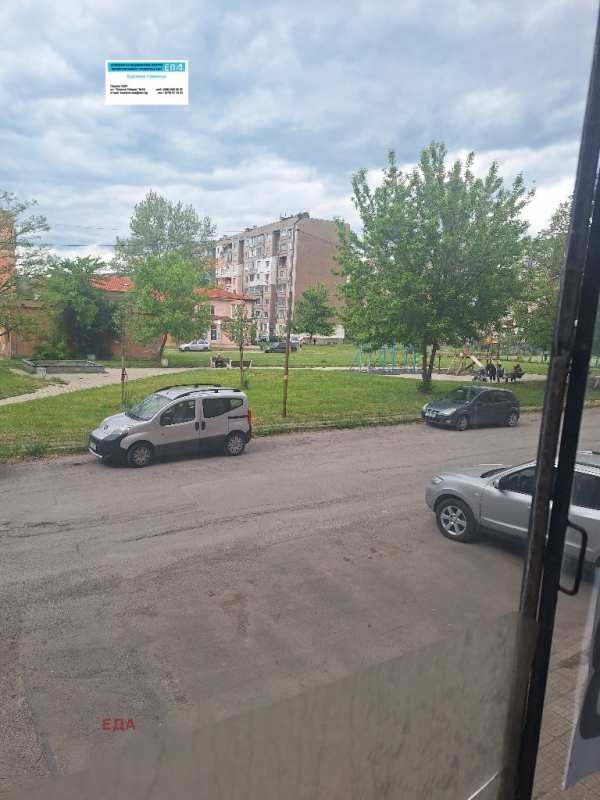 Продава 3-стаен, гр. перник, изток