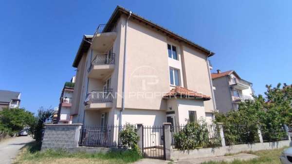 Продава  хотел с. Равда, област Бургас
      640 кв.м