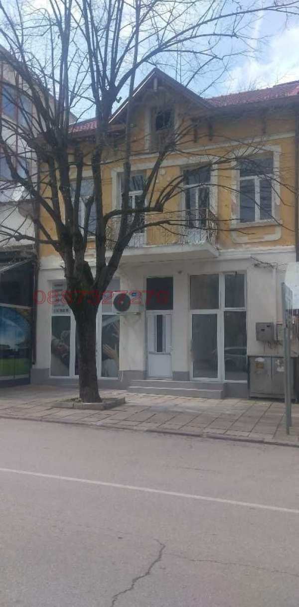 Продава етаж от къща, гр. вършец, област монтана