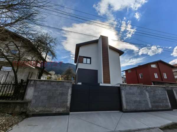 Продава  къща гр. Сапарева баня, област Кюстендил
      360 кв.м