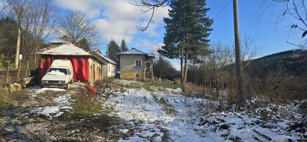 Продава къща, с. цацаровци, област софия област