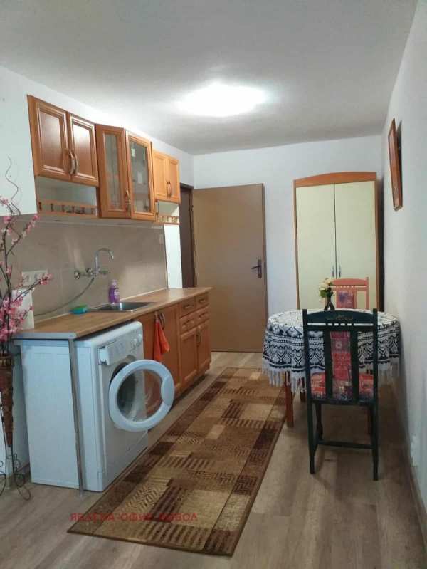 Продава 1-стаен, гр. ямбол, васил левски