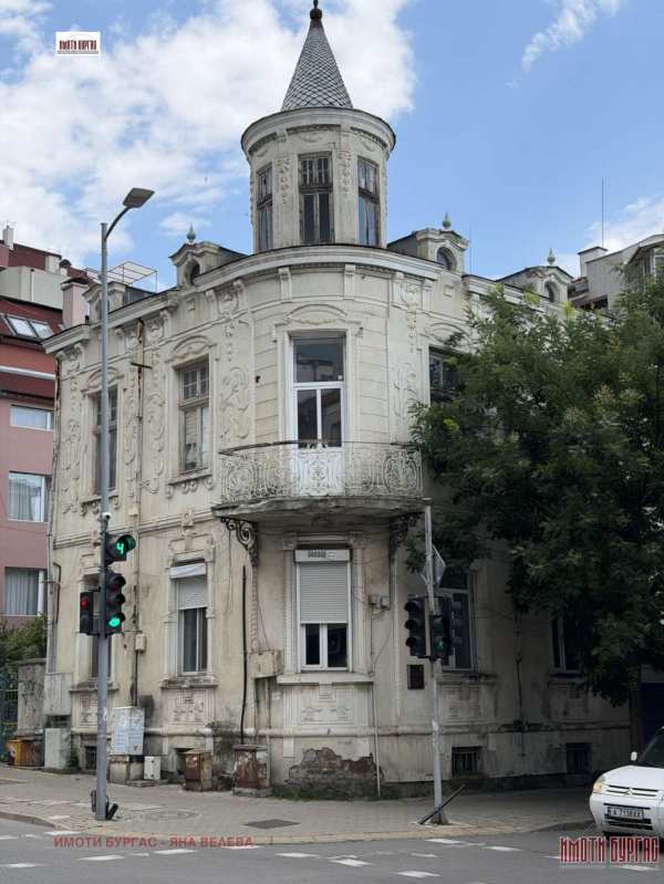 Продава етаж от къща, гр. бургас, център