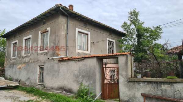 Продава  къща с. Пчелище, област Велико Търново
      280 кв.м