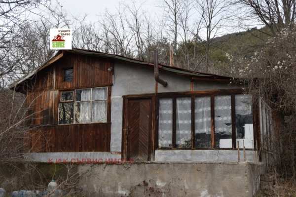 Продава вила, гр. сопот, област пловдив