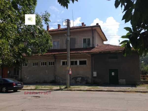 Продава къща, гр. брезник, област перник