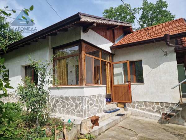 Продава къща, гр. плевен, широк център