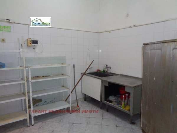 Продава  магазин град Габрово, Център
      146 кв.м