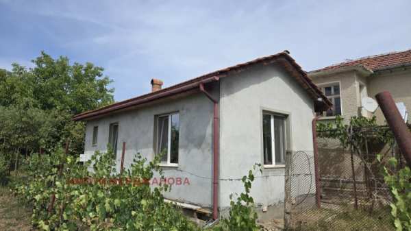 Продава  къща с. Медово, област Стара Загора
      162 кв.м