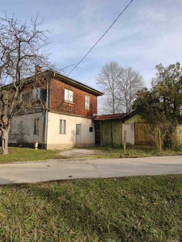 Продава къща, с. орешак, област ловеч