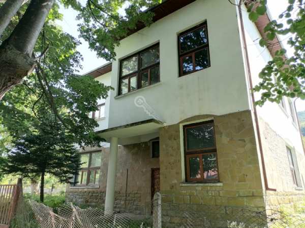 Продава  хотел гр. Елена, област Велико Търново
      500 кв.м