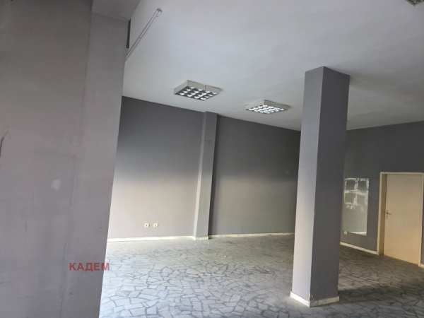 Продава  магазин град Кюстендил, Център
      73 кв.м