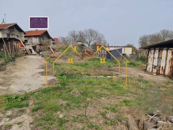 Продава  парцел с. Червена вода, област Русе
      630 кв.м