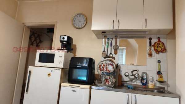 Продава ателие, таван, гр. русе, централен кооп. пазар