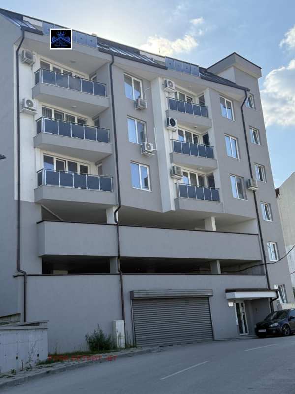 Продава  гараж, паркомясто град Велико Търново, Бузлуджа
      17 кв.м