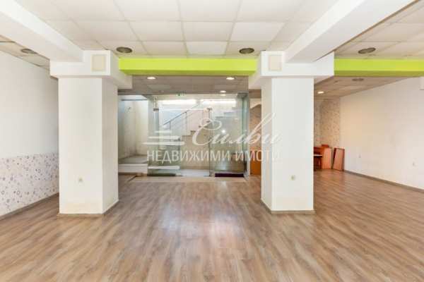 Продава  магазин град Шумен, Център
      105 кв.м