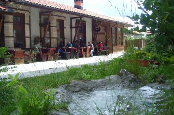 Продава  хотел гр. Банско, област Благоевград
      1051 кв.м