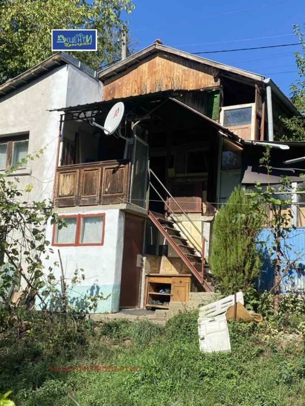 Продава къща, с. малки чифлик, област велико търново