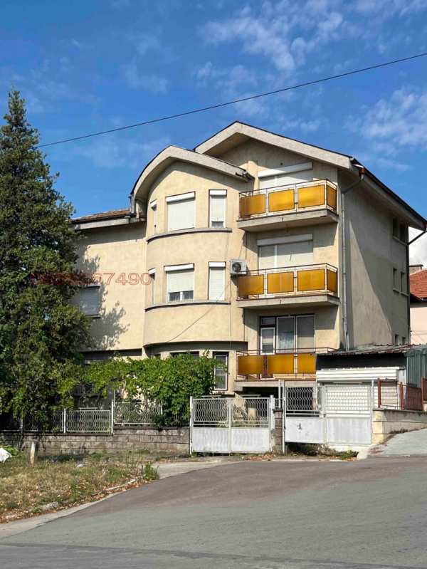 Продава етаж от къща, гр. мездра, област враца
