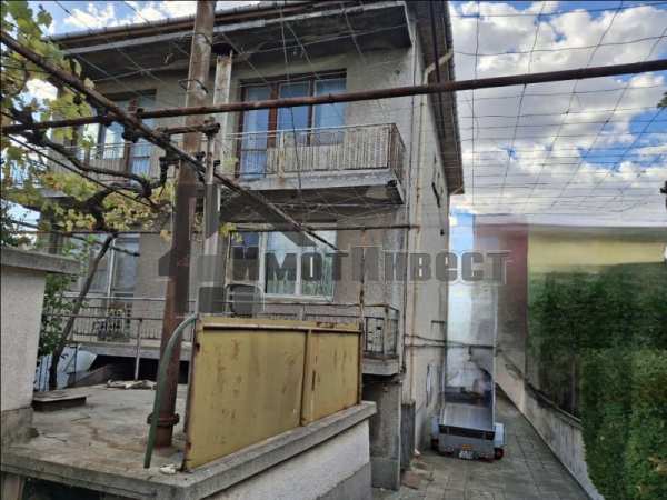 Продава етаж от къща, гр. ямбол, боровец