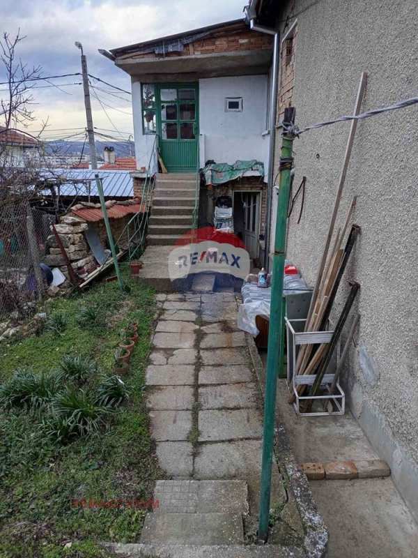 Продава етаж от къща, гр. разград, житница