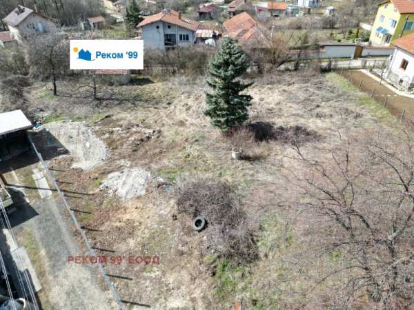 Продава  парцел с. Столник, област София
      905 кв.м