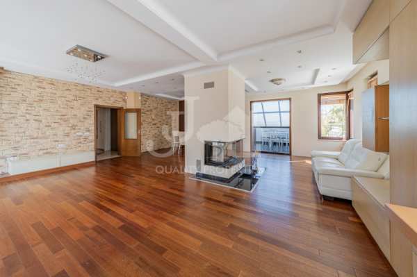 Дава под наем  многостаен град София, в.з.Киноцентъра
      500 кв.м