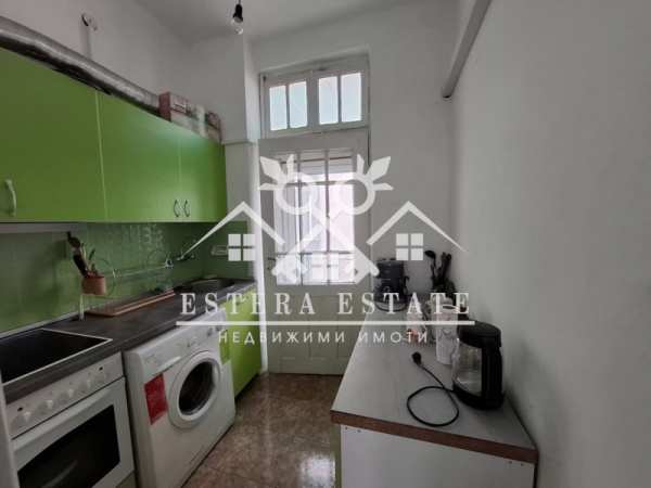 Дава под наем етаж от къща, гр. шумен, център