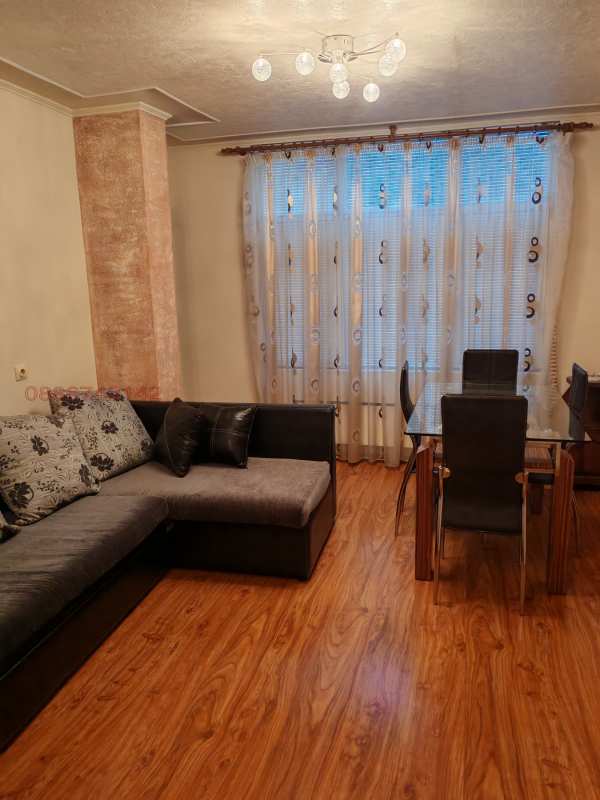 Дава под наем 2-стаен, гр. пазарджик, център