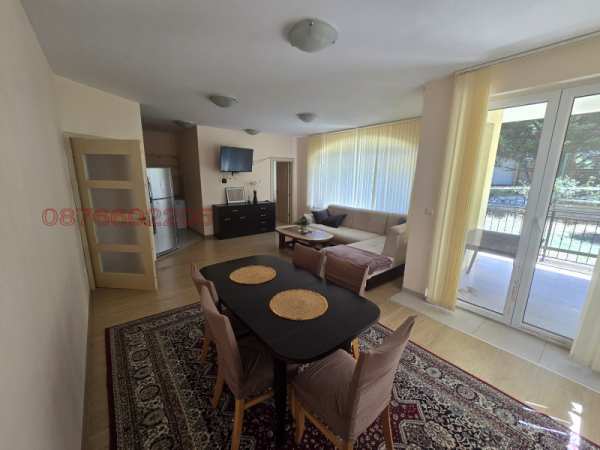 Дава под наем  многостаен град Варна, к.к. Св.Св. Константин и Елена
      122 кв.м