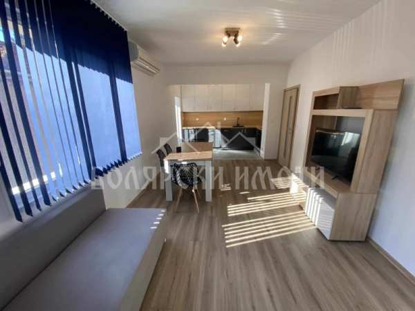 Дава под наем  4-стаен град Велико Търново, Център
      100 кв.м