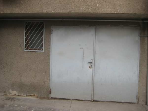 Дава под наем гараж, паркомясто, гр. пазарджик, идеален център