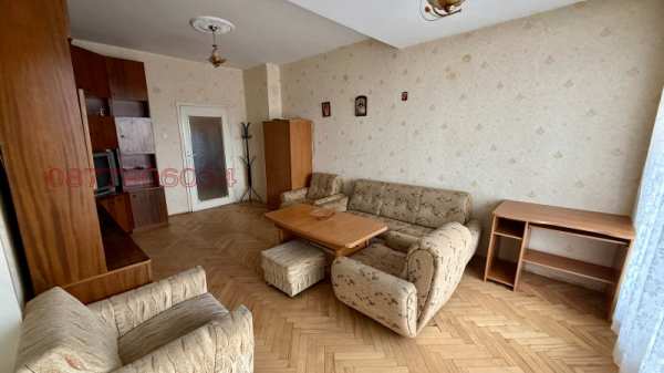 Дава под наем  4-стаен град Пазарджик, Идеален център
      100 кв.м