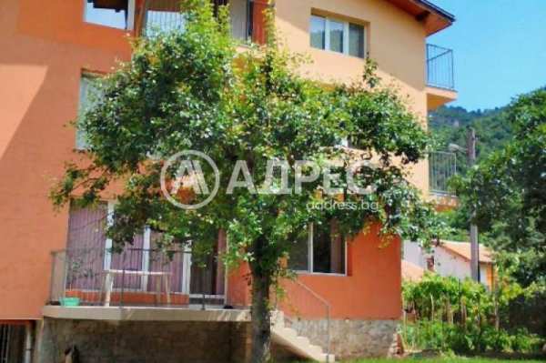 Дава под наем къща, с. бачково, област пловдив